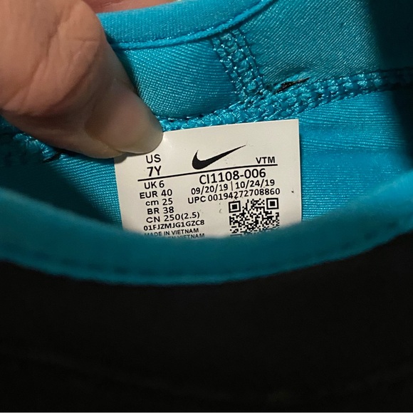 Nike Airmax 270 size 7y - Picture 7 of 8